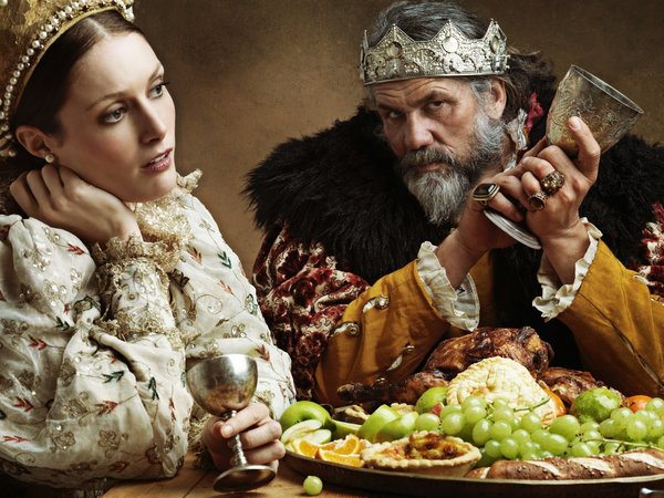 Which UK cruises offer specialized tours of Tudor-era historical sites?