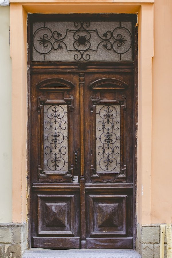 How can you arrange a guided literary walk focused on Jane Austen in Bath?