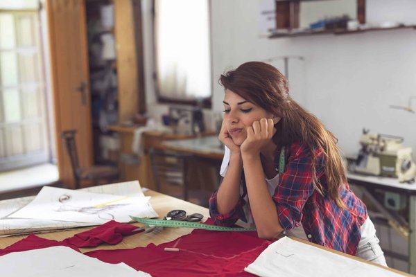 Where can tourists find immersive clay pottery classes in the Scottish Highlands?